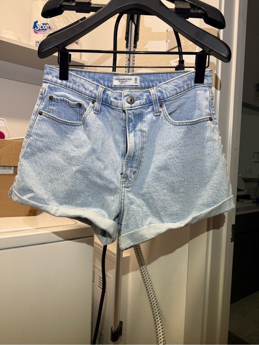 Abercrombie & Fitch The Mom Short High Rise Curve Love